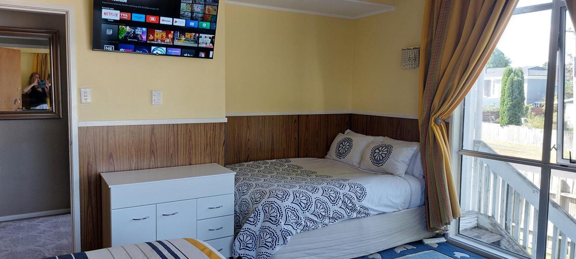 Bed And Breakfast Happy Home Taupo Accommodation Экстерьер фото