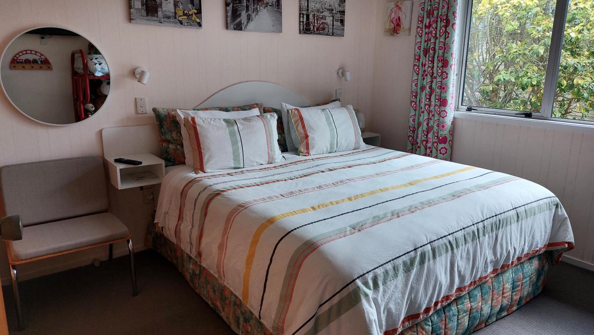 Bed And Breakfast Happy Home Taupo Accommodation Экстерьер фото