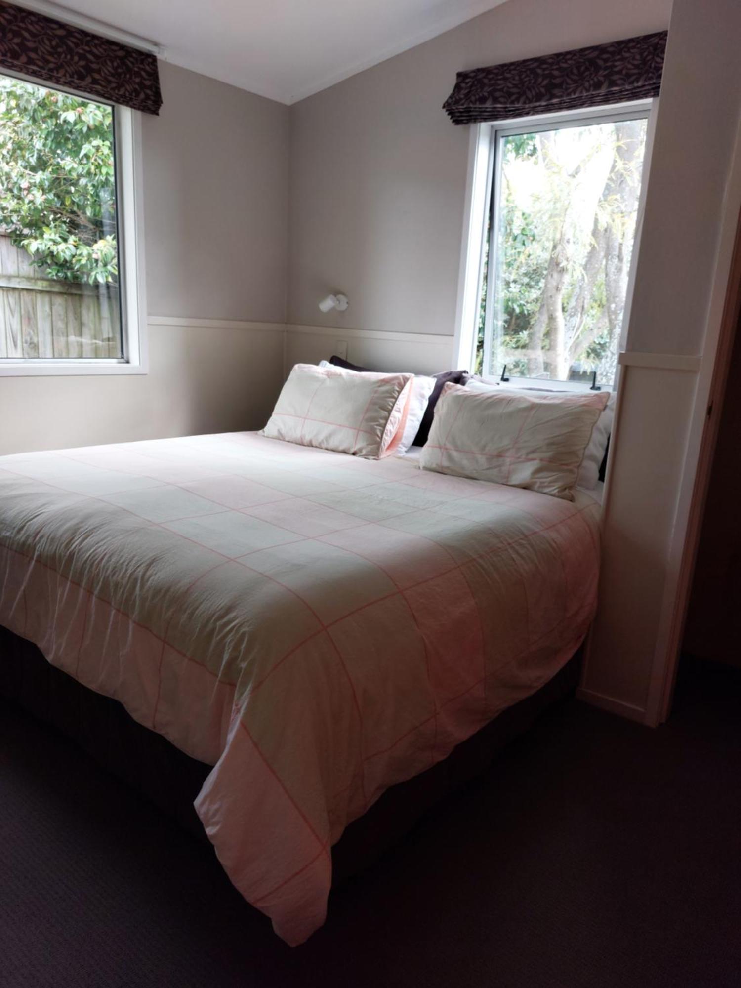 Bed And Breakfast Happy Home Taupo Accommodation Экстерьер фото