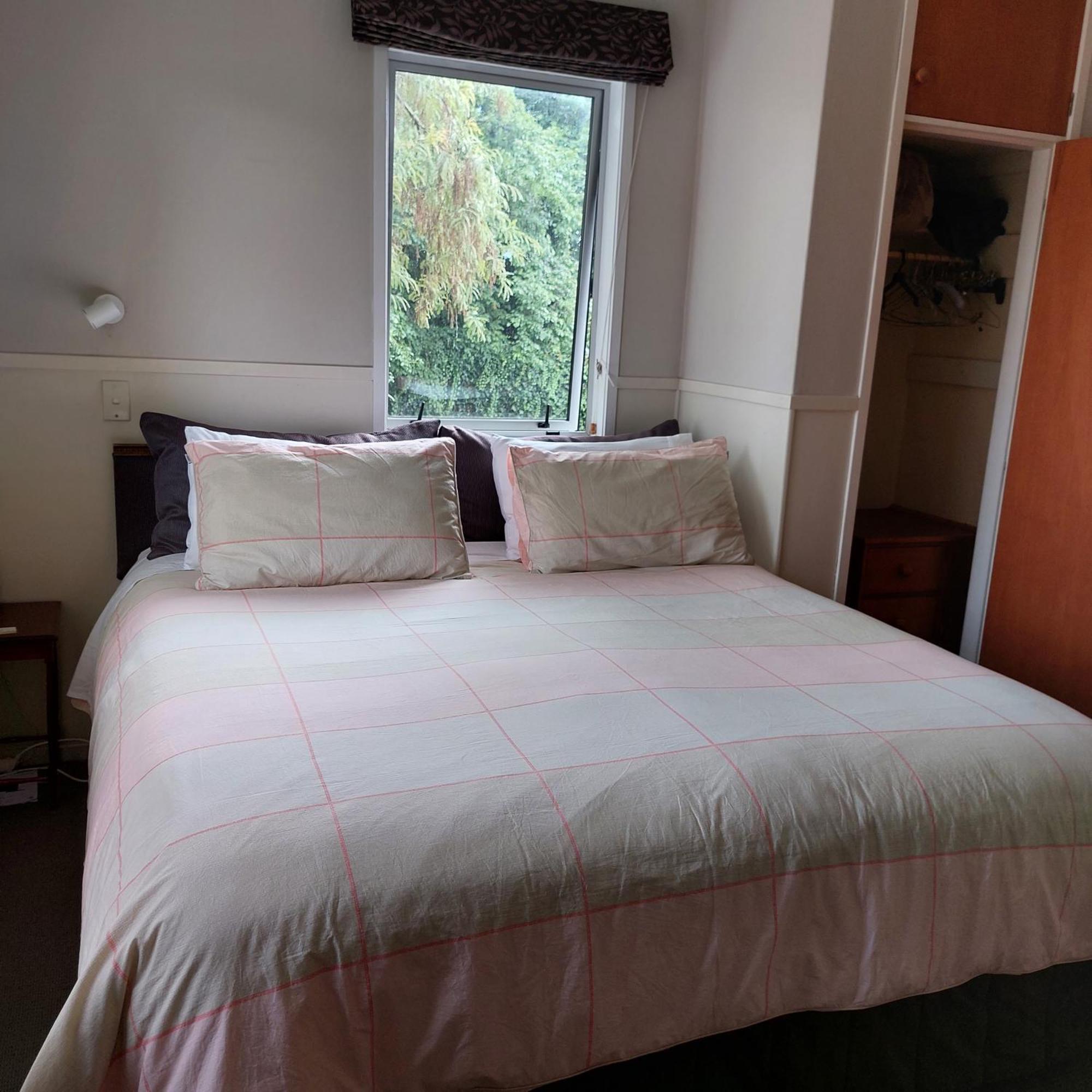 Bed And Breakfast Happy Home Taupo Accommodation Экстерьер фото