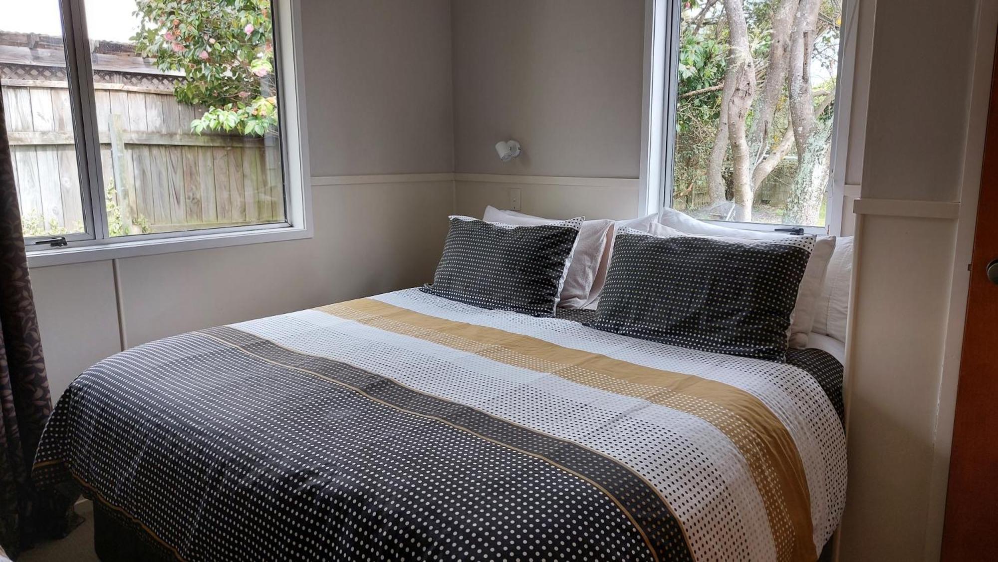 Bed And Breakfast Happy Home Taupo Accommodation Экстерьер фото