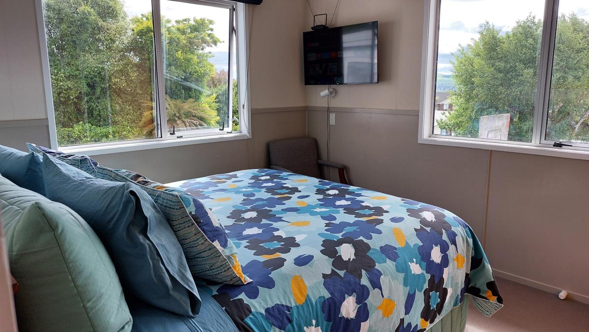 Bed And Breakfast Happy Home Taupo Accommodation Экстерьер фото