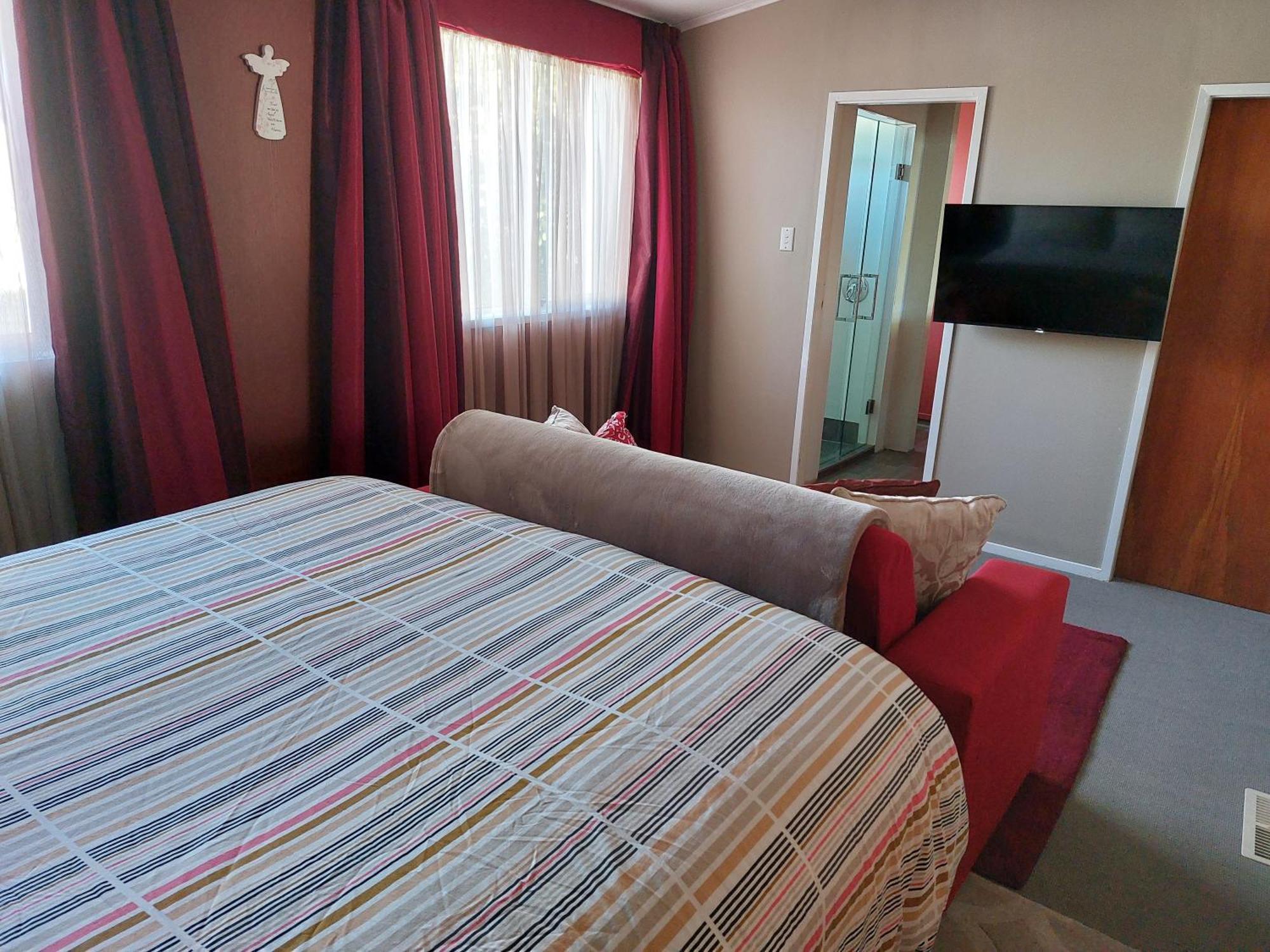Bed And Breakfast Happy Home Taupo Accommodation Экстерьер фото